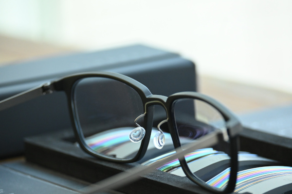 ◎フレーム：LINDBERG / acetanium1231　◎レンズ：TALEX / MO'EYE GRAY