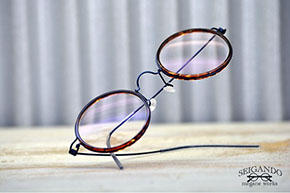 ◎フレーム：LINDBERG／RIM Harley　◎レンズ：Ito Lens／WAVEPLUS 1.60AS　◎レンズカラー：QOS COLOR ROXY