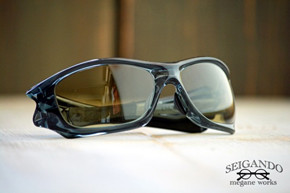 ◎フレーム：OAKLEY／PITBULL　◎レンズ：DRIVE WEAR