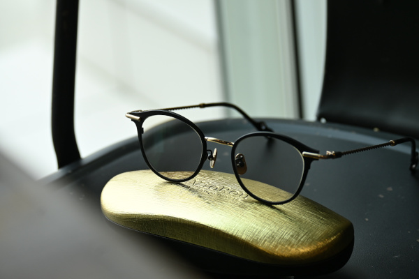 ◎フレーム：VioRou／REINA　◎レンズ：Nikon／LOHAS ７Z 1.60 XTR BROWN
