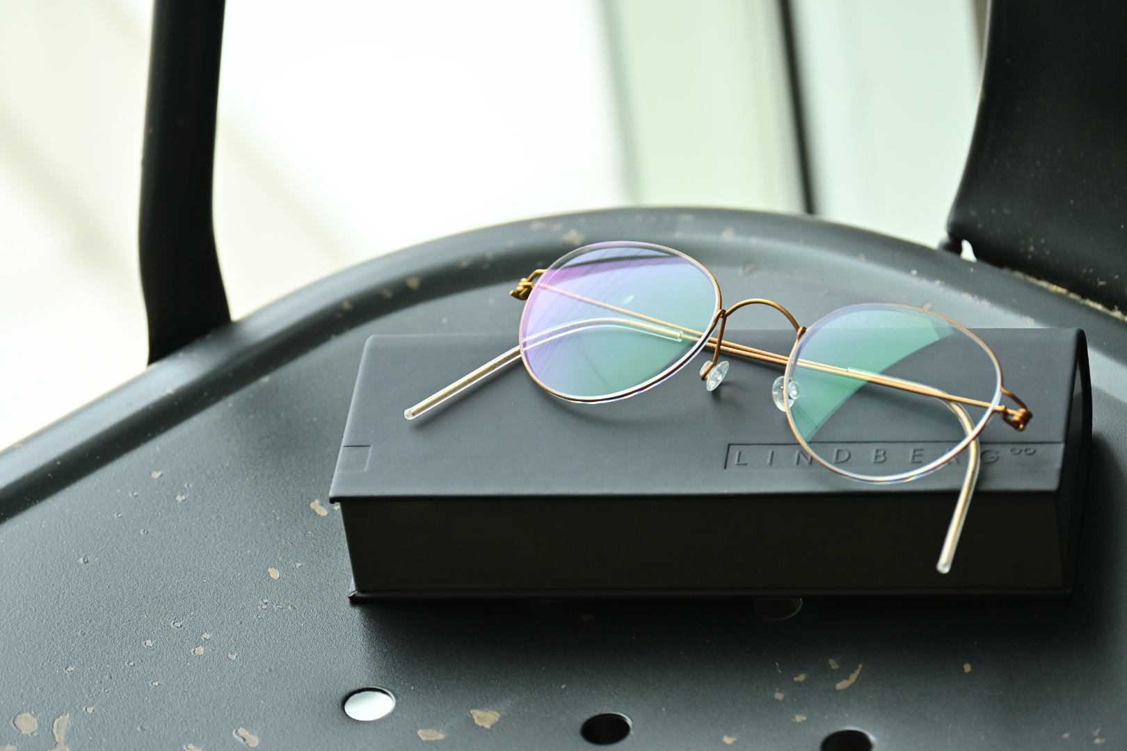 【60代女性がかける遠近両用メガネ】フレーム：LINDBERG n.o.w 6600　レンズ：Nikon LOHAS10 SND Cort