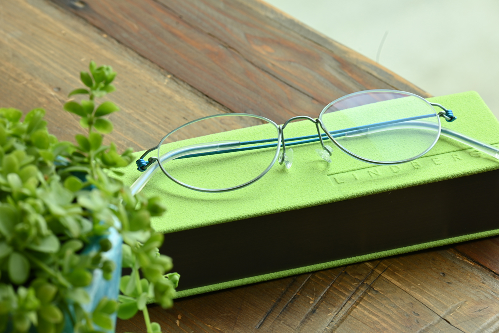 【オシャレでありながらメガネが目立たない弱視治療メガネ】フレーム：LINDBERG RIM PRIANKA　レンズ：HOYA 1,60薄型非球面レンズ HM Cort