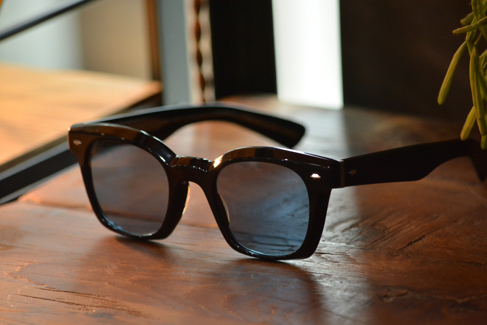 フレーム：OLIVER PEOPLES OV5498SU　 レンズ：TALEX EASEBLUE