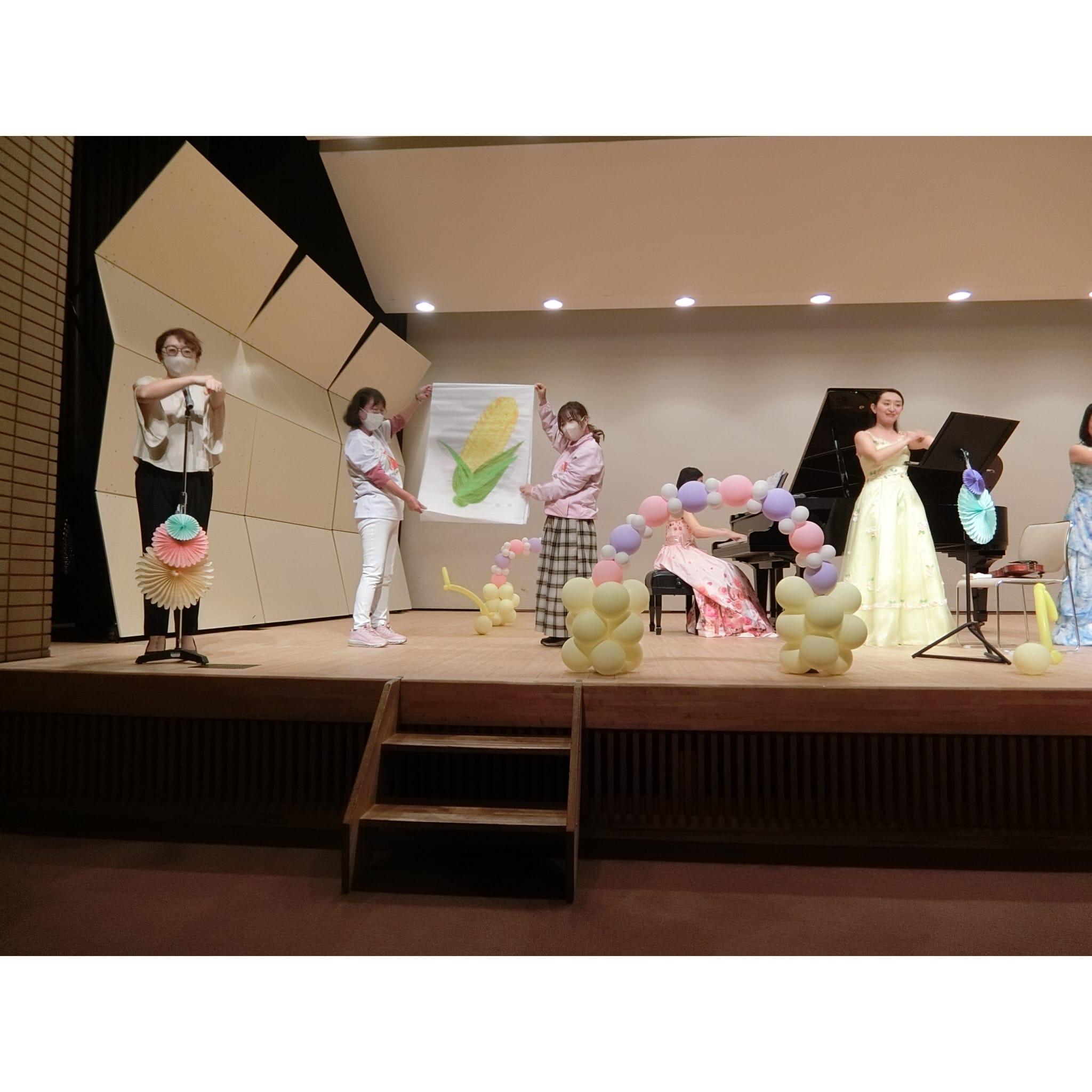 2022年11月3日開催 音楽の扉秋のコンサートステージ写真 手遊びコーナー