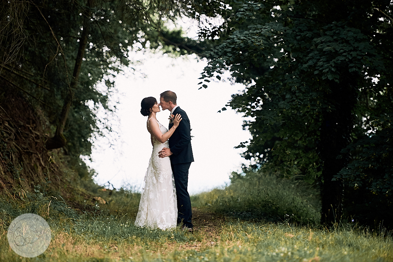 Portrait-Hochzeit-Rhein-Burg-Braut-DIY Hochzeit