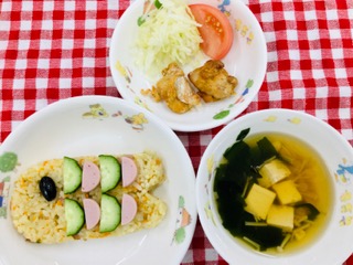 5/1　こいのぼりピラフ　若布汁　鶏の唐揚げ　ゆで野菜