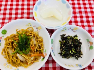 9/9　焼きそば　小松菜とひじきのごま和え　なし