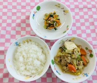 12/1  ご飯  豚肉のすき焼き風煮物  小松菜のツナ酢和え   
