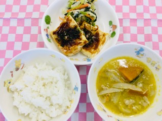 12/26　ご飯  豚汁  豆腐のえび風味焼き  小松菜のサラダ