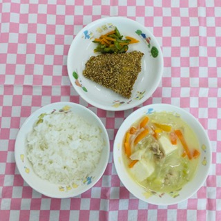 7/14　ご飯　豆乳コーン鍋　さばのごま揚げ　いんげんのソテー