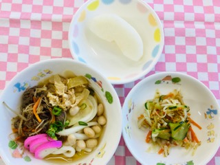 10/14　五目うどん　キャベツともやしの和え物　なし