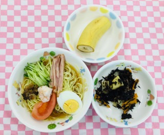 8/5　冷麺　ひじきと馬令の煮つけ　バナナ