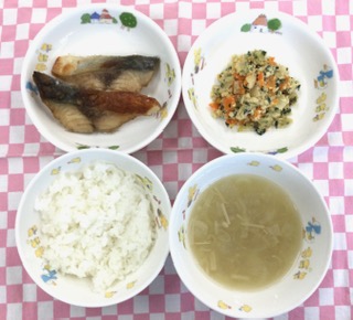 10/1　ご飯　みそ汁　さばの竜田揚げ　卯の花