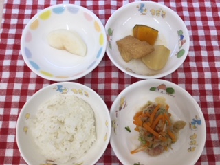 8/29　ご飯  魚の南蛮漬け  南瓜と馬令と揚げ豆腐の煮つけ  梨