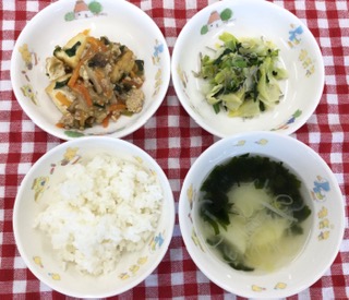 3/13　ご飯  若布スープ  厚揚げの炒め物  小松菜のしらすサラダ   