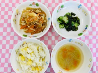 10/9　さつま芋ご飯　みそ汁　揚げ豆腐の和風あんかけ　きゅうりの酢の物