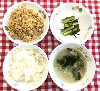 4/16 ご飯　炒り豆腐　はるさめスープ　きゅうりの昆布あえ