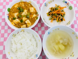 9/17　ご飯　マーボー豆腐　じゃが芋のスープ　もやしのナムル