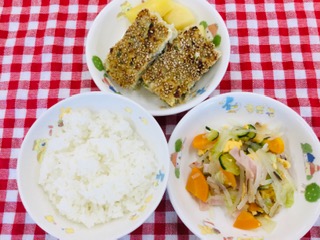 8/1  ご飯  松風焼  華風和え  さつま芋のりんご煮