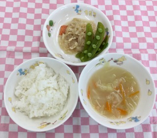  4/30 ご飯　みそ汁  鮭と切干大根のあんかけ  ゆでスナップえんどう
