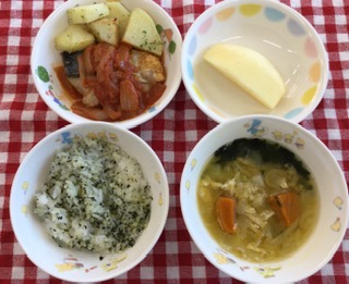 2/9　菜飯  みそ汁  さばのトマト煮  ベイクドじゃが  りんご 