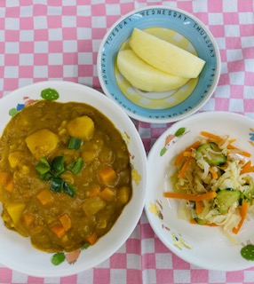 6/30　野菜カレー  ごまサラダ  りんご