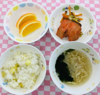 9/8　さつま芋ご飯  すまし汁  鮭のちゃんちゃん焼き  オレンジ