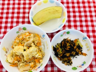 9/22　豆腐丼  ひじきの煮物  バナナ