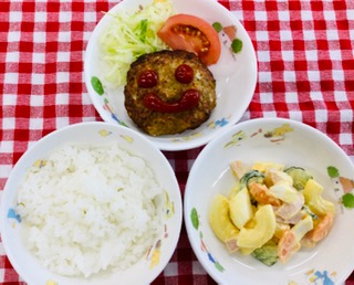 4/10　ご飯  豆腐ハンバーグ  ゆで野菜  マカロニサラダ