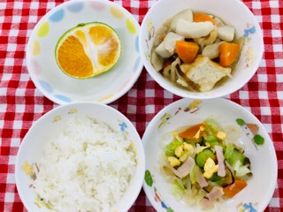10/10　ご飯　芋炊き　華風和え　みかん