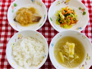 3/6 ご飯  みそ汁  さばの焼きおろし煮  キャベツのおかか和え