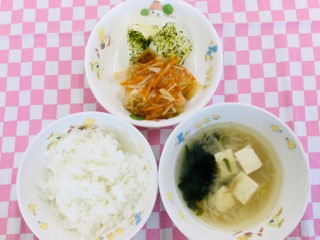 9/12　ご飯　みそ汁　鶏ささみのとろみ煮　粉ふき芋