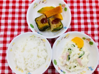 7/23　ご飯  スタフドピーマン  蒸し野菜  春雨サラダ