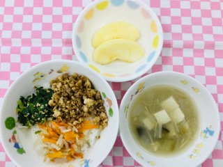 6/2キッズビビンバ  豆腐みそ汁  りんご