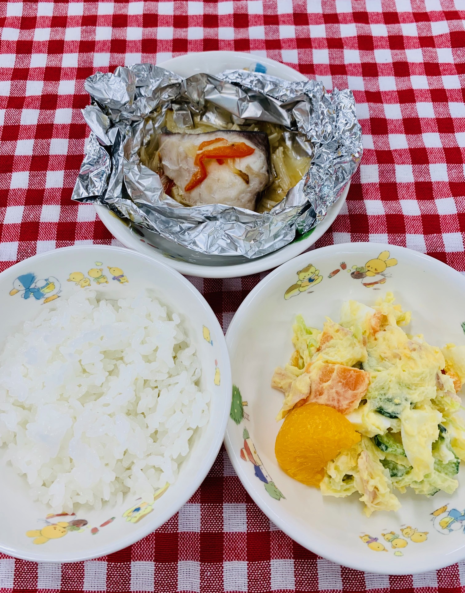 6/2　ご飯  さわらの包み焼き  野菜サラダ  チーズキッス