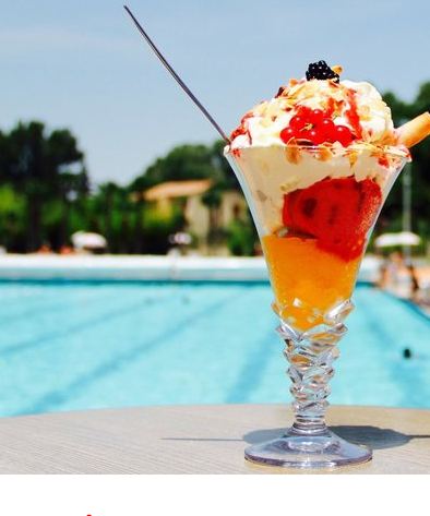 Piscine avec snack bord de Saône