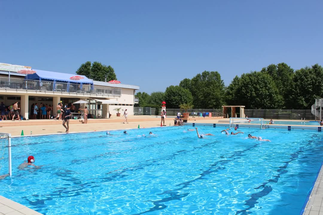 Camping avec piscine toboggan Auvergne rhone alpes