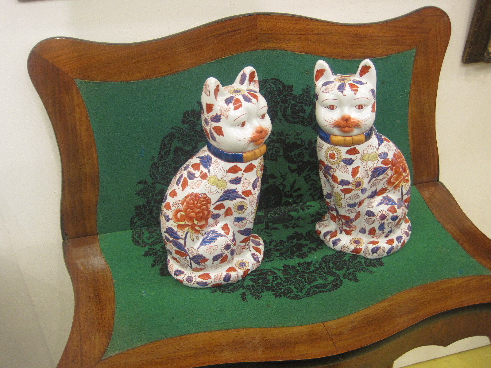 Porseleinen katten in Imari stijl
