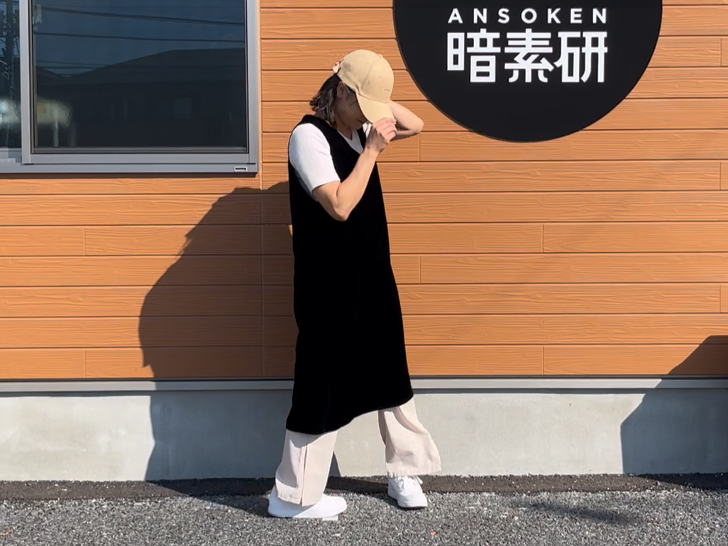 立体感消滅…世界一黒いワンピースが完成しました