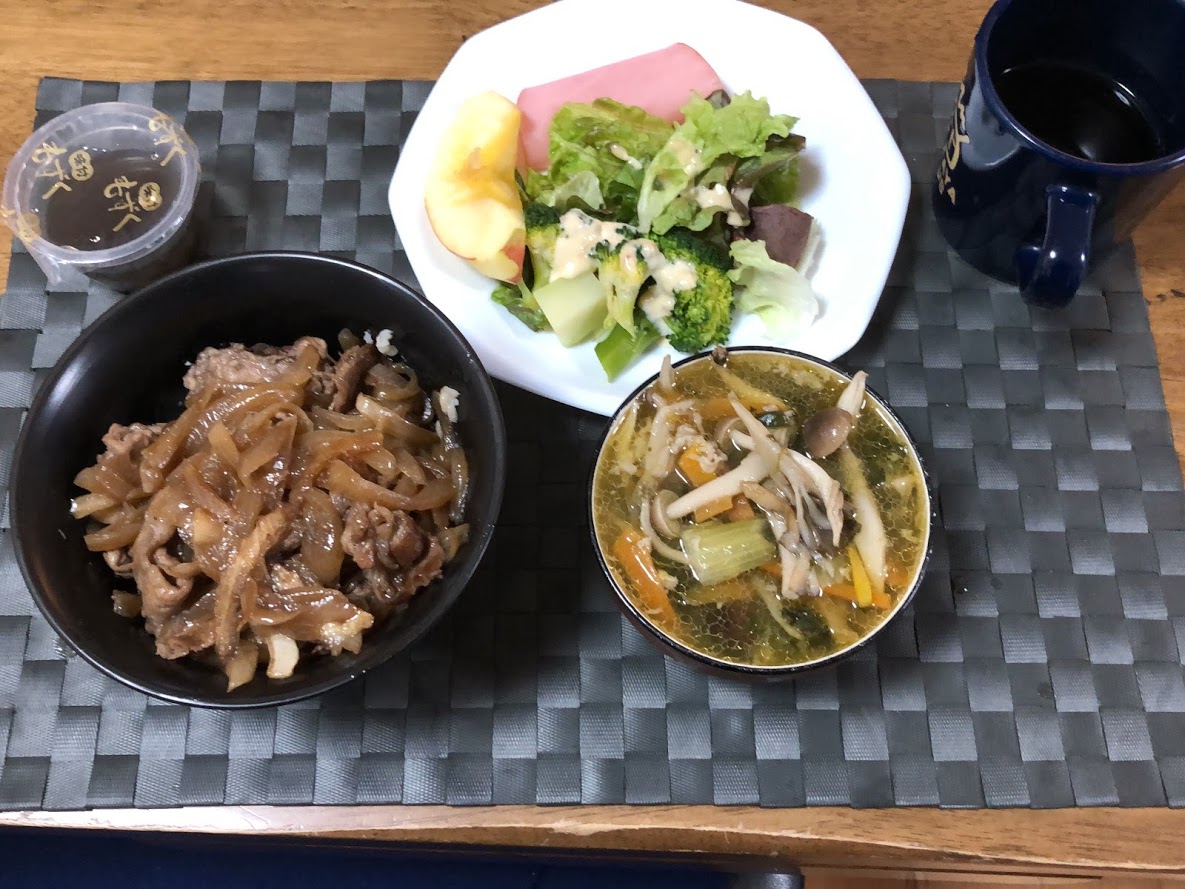 1月27日月曜日、Ohana朝食「豚丼、サラダ（サニーレタス、ハム、ブロッコリー）きのこスープ、もずく酢、リンゴ」