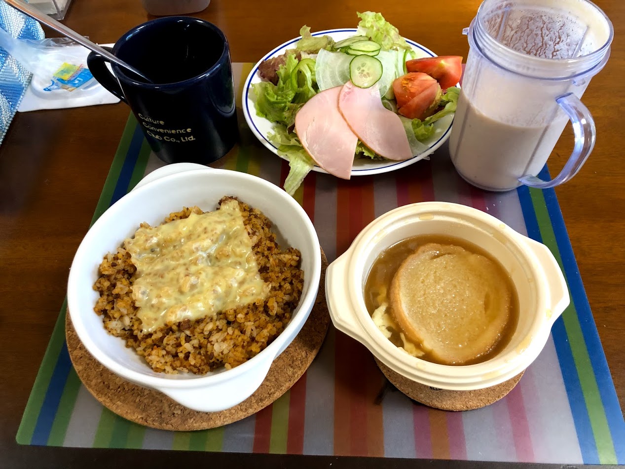 6月16日日曜日、Ohana朝食「カレードリア、オニオングラタンスープ、サラダ」