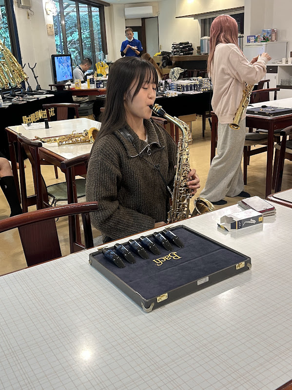 試奏