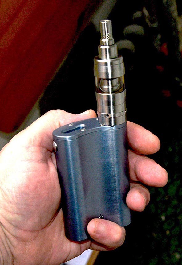 Vapor Flask (mit 2 x 18650er Akkus) und dem Kaifun 4 als Verdampfer