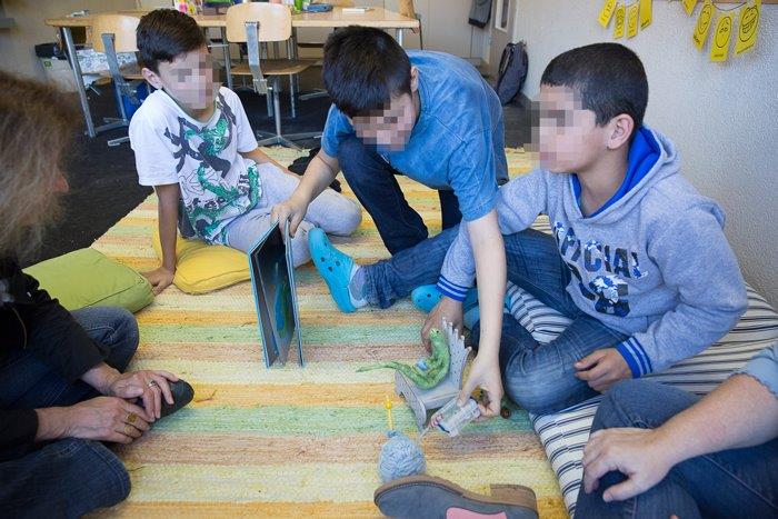 Talking about the book and the case in a class with young refugees