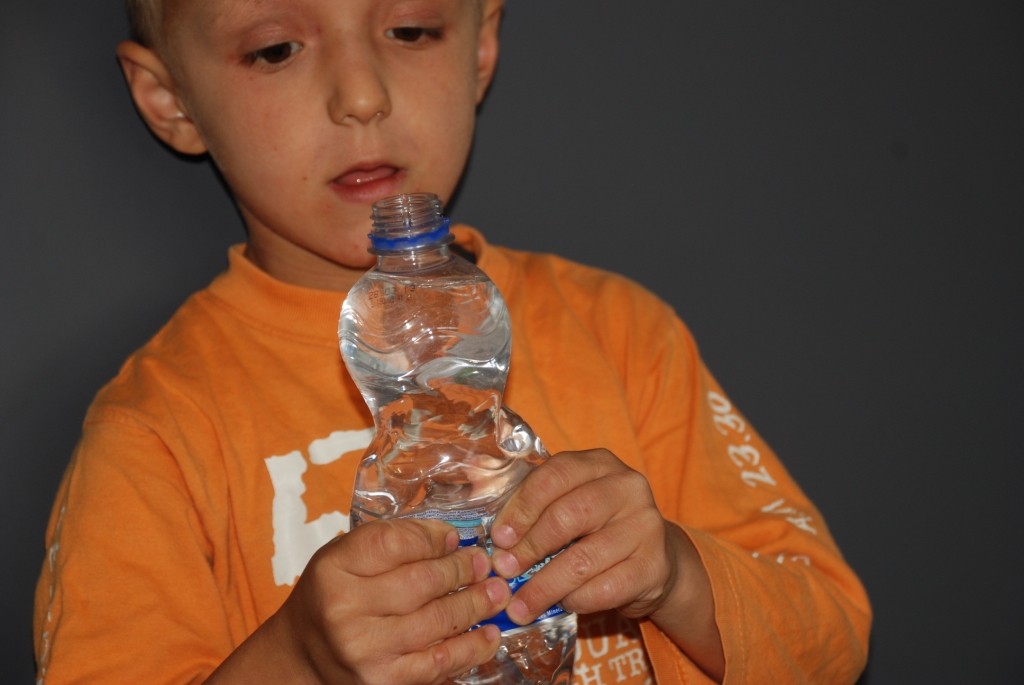 Sprudelwasser und Luftdruck Nela forscht Naturwissenschaft für Kinder