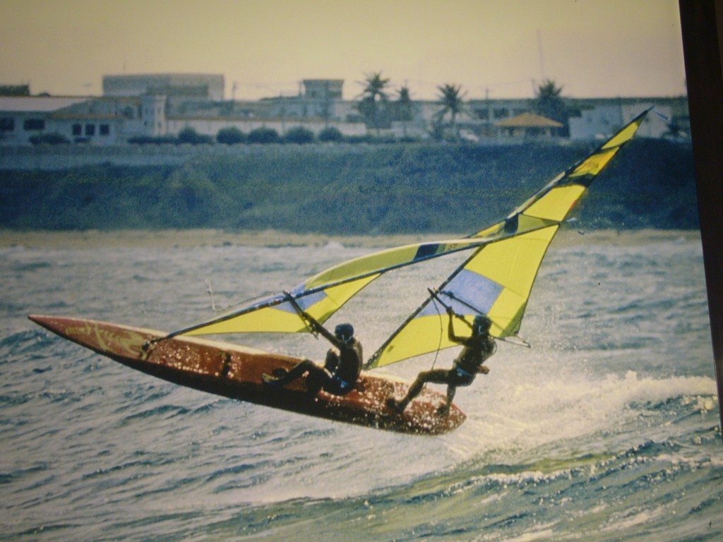 Die Surftwins - tollkühne Männer auf ihren fliegenden Kisten