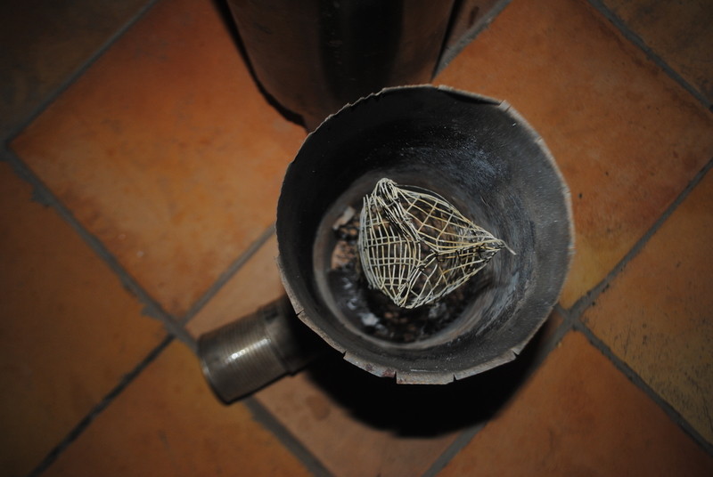 El reactor amb el tub interior de reixeta, que fa que hi hagi una bona circulació d'aire primari