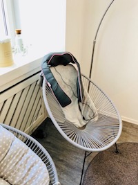 Stillecke im Baby-Spa Mabyen Wartebereich mit Massage für Mütter