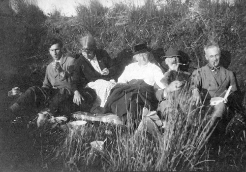 Charles Naper, Laura Knight, Cecily and Alfred Sidgwick and Harold Knight at Dozmary Pool in August 1914 (courtesy Maryella Pigott)