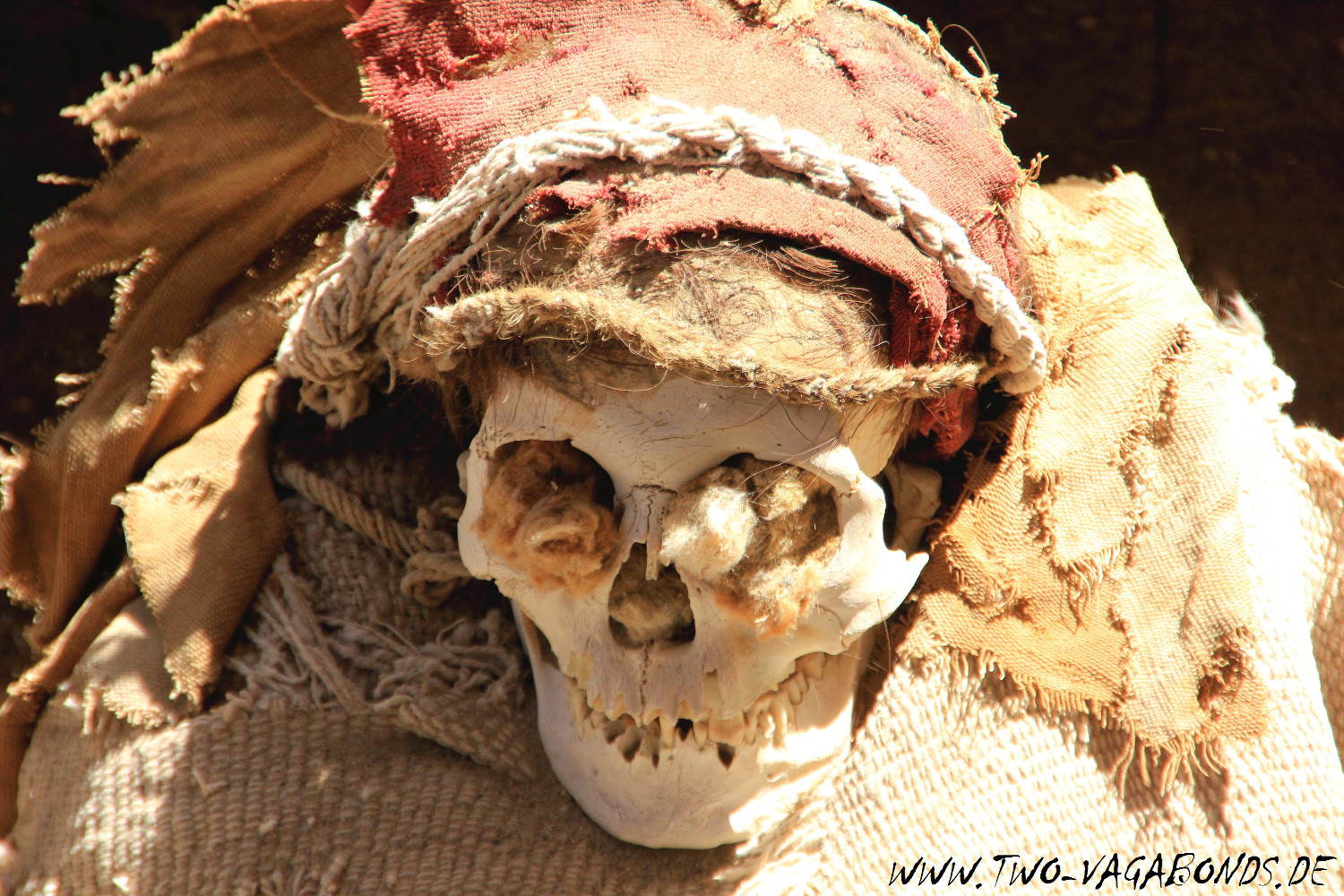 PERU 2015 - FRIEDHOF IN DER WUESTE - CEMENTERIO ARQUEOLOGICO DE CHAUCHILLA